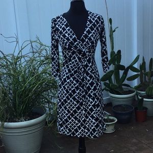 WHBM black & white dress size 2